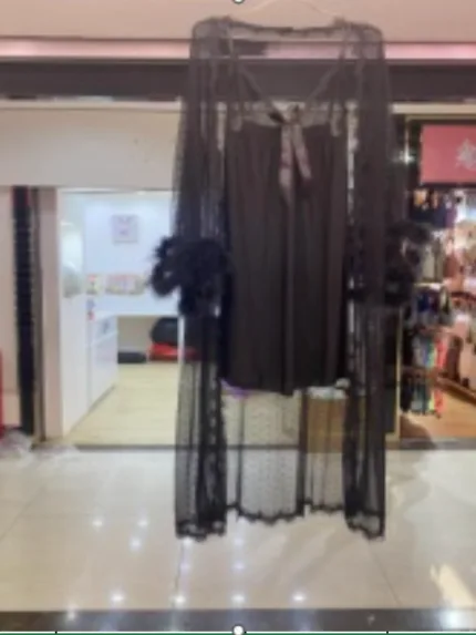 روب دانتيل أسود فاخر بوردة